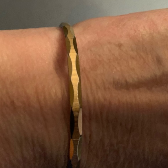 Monet Faceted Gold Tone Bangle Size Small Professional Classic Vtg 70's Sparkly - Picture 3 of 8